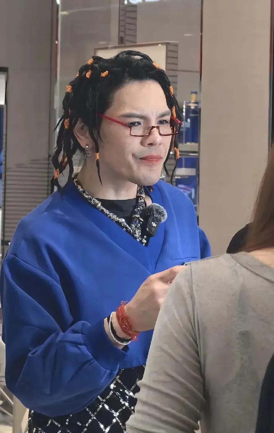 向佐越来越抽象了，罪魁祸首就是他的老婆郭碧婷，连自己的任性丈夫都管不住，任其在发