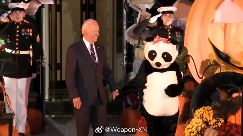 #兵器影像[超话]# 今天晚上街上会不会又到处都是要糖的半大小孩？ ​​​