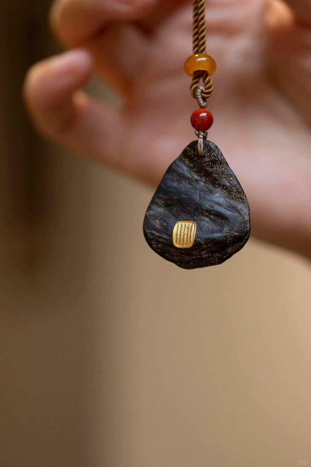 五条经文沉香，很精致的吊坠，太喜欢了