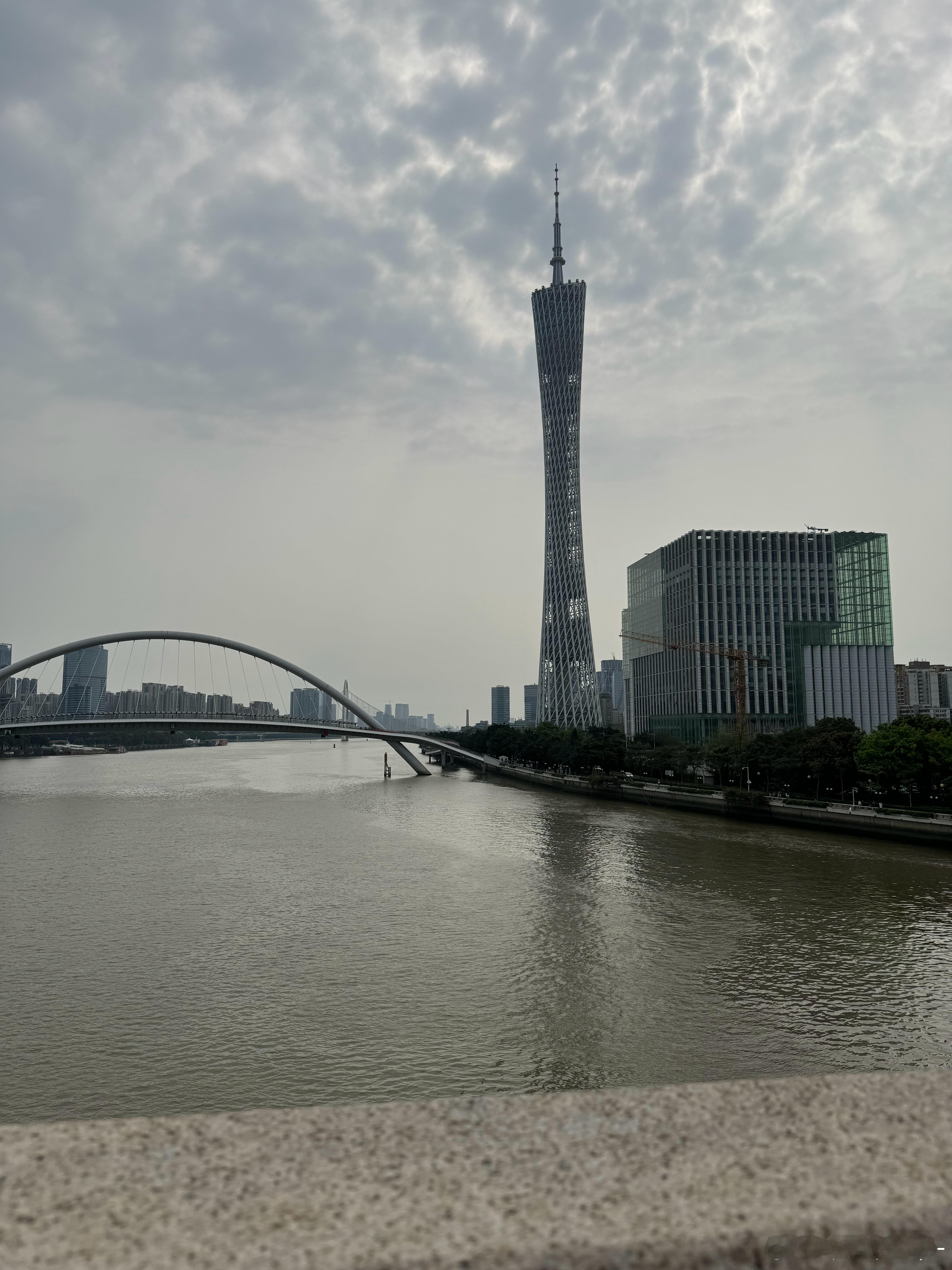 股市中常听到“价值投资，长期持有”的说法，但这或许是个美丽的误会。实际上，大A市