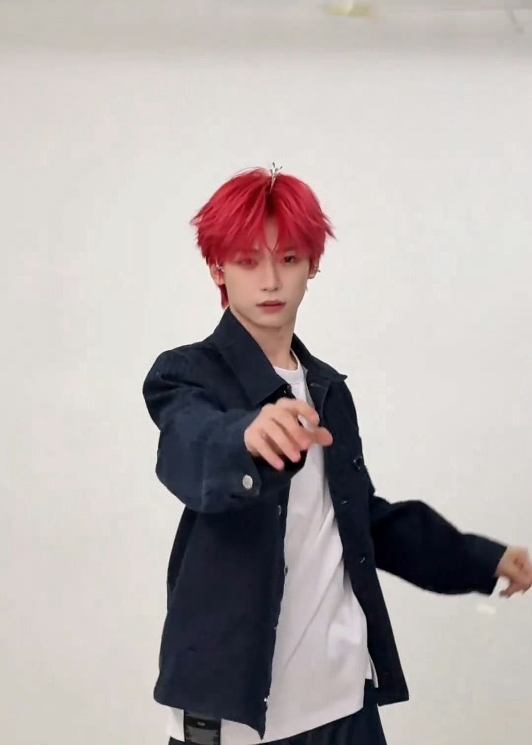 梓渝工作室更新红头发的滓渝也太帅了 