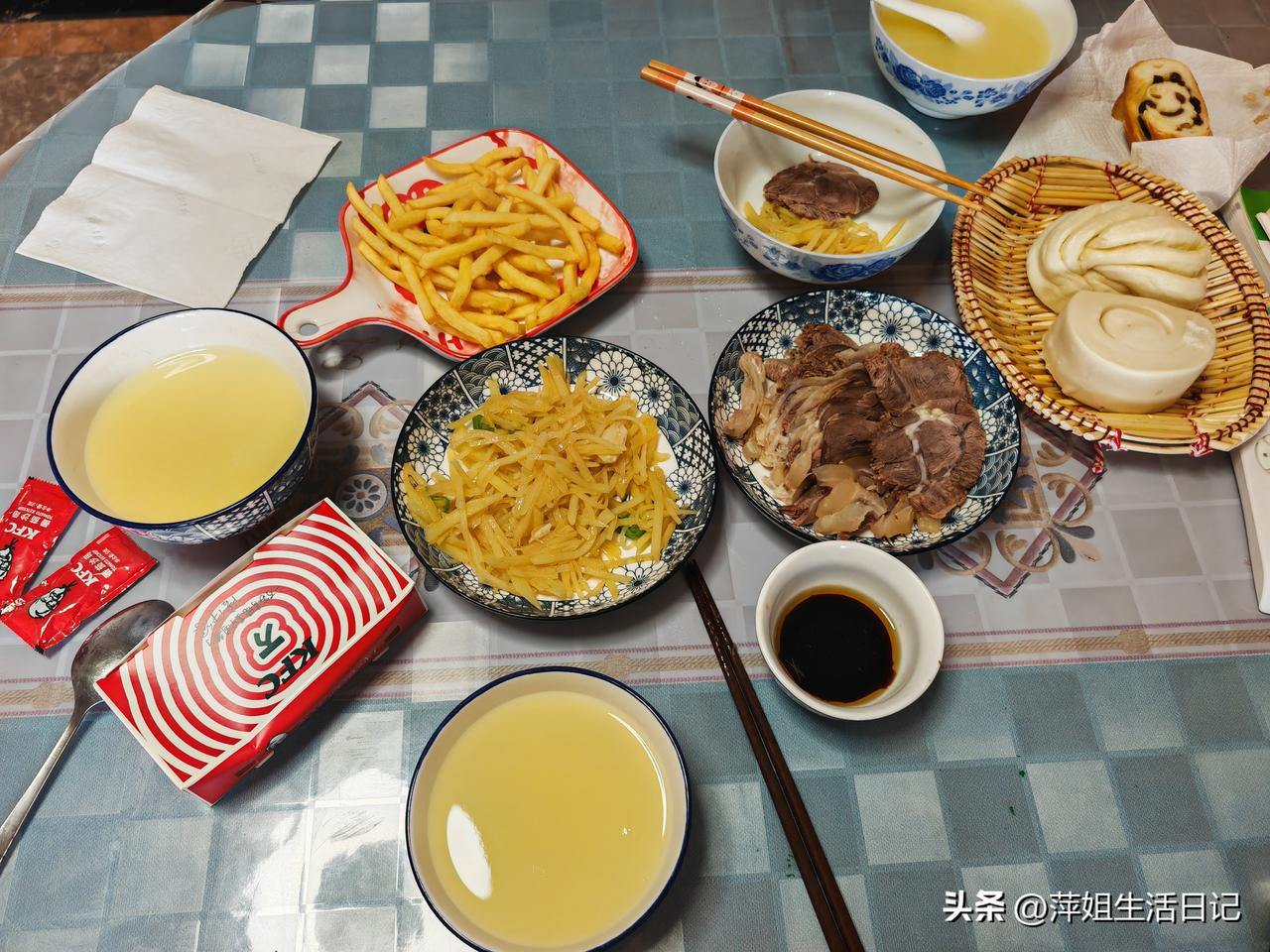 晚餐分享～
孙子回到山东家里，一直不好好吃饭，问他想吃啥？他说馋汉堡了。

没办
