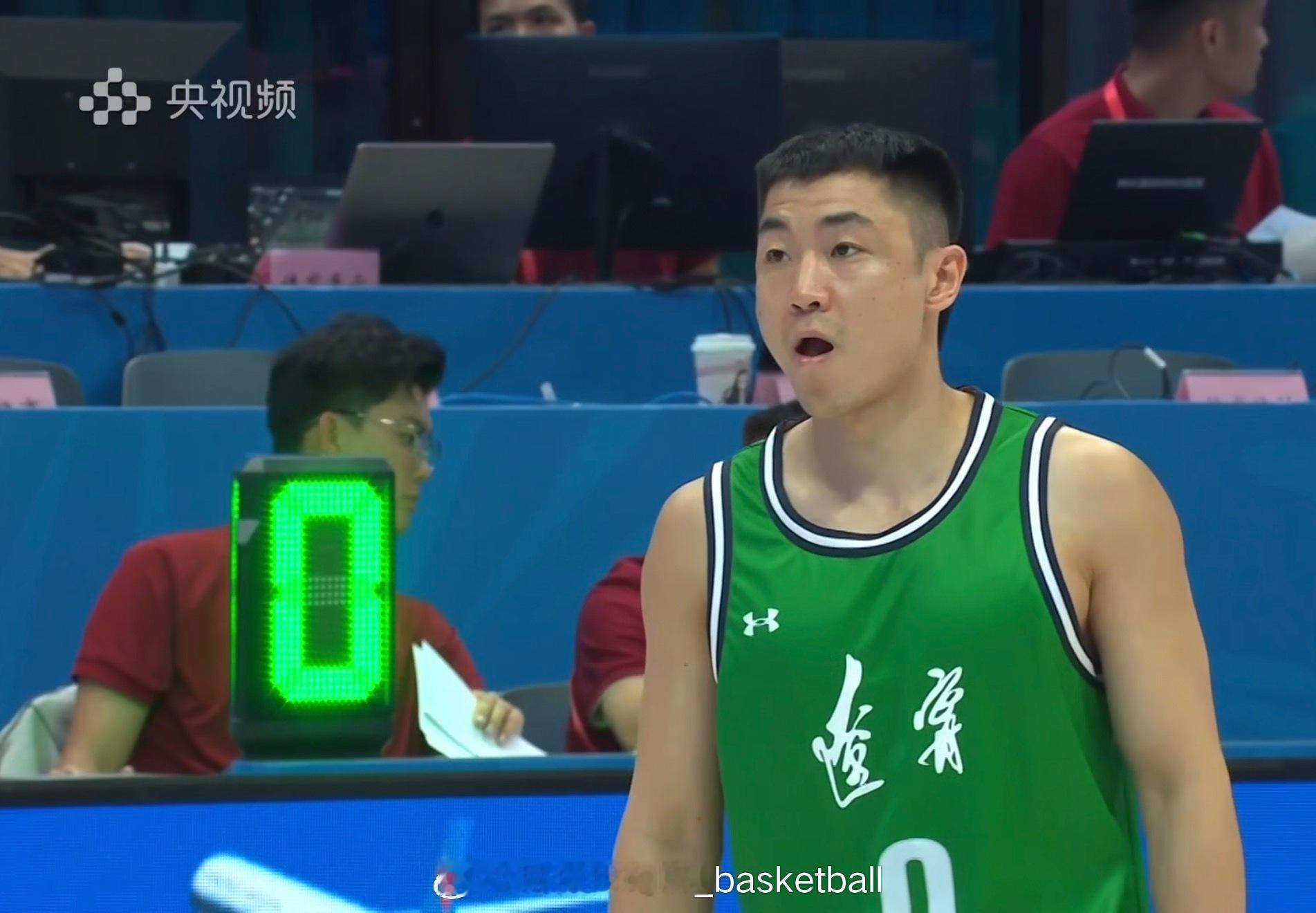 辽宁男篮全运会的绿色球衣亮相十五运会 ​​​