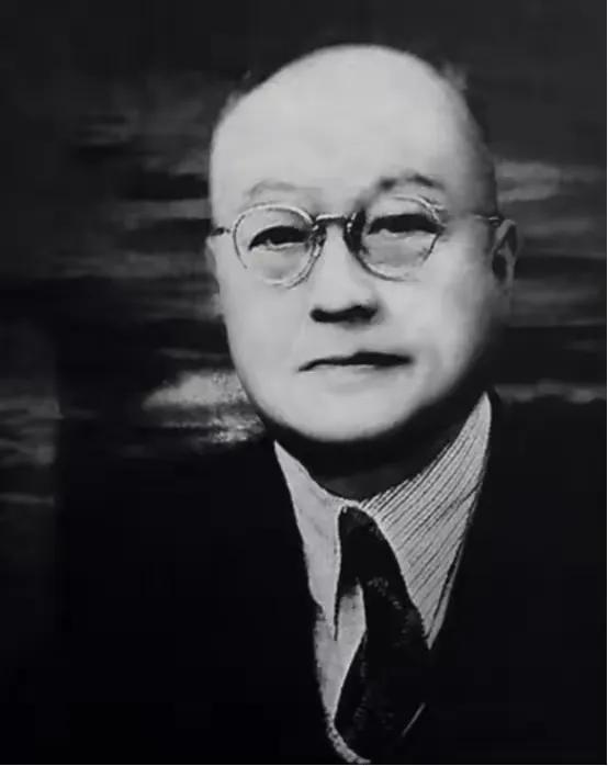 1945年，中统的徐恩曾被撤职后改经商卖黄豆，囤了30万斤黄豆后，黄豆价格却大跌