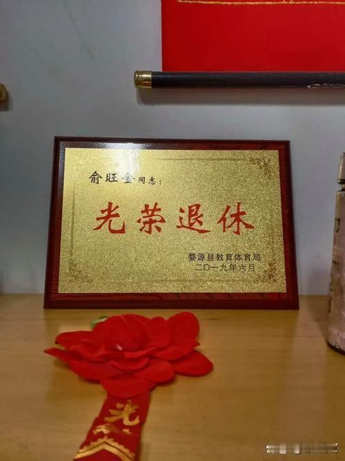 60、70初慢慢退出社会舞台，一场无声的大变化，已经挡不住了
明人明说
 
我们