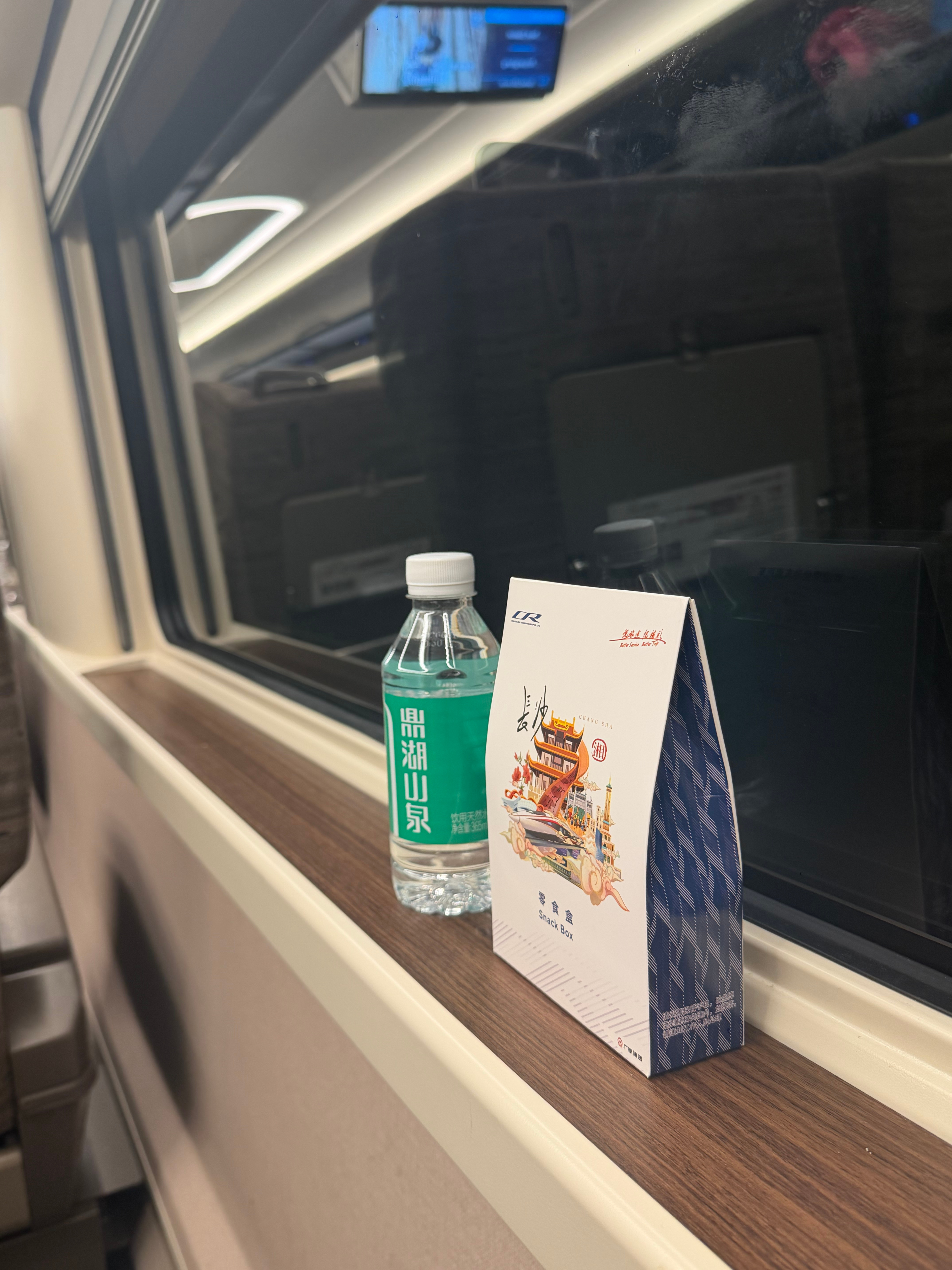 你拿什么跟我比 凌晨三点不睡觉 没买票去高铁站随机去一个地方 我有病你有吗 武汉