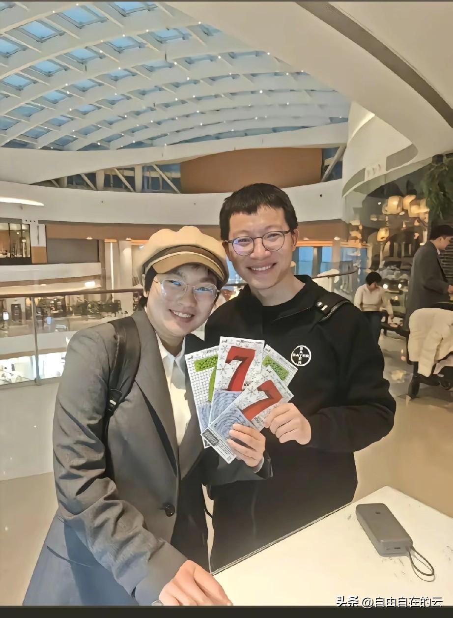 王婆说媒里的这一对高学历情侣，网上一直传女方是假冒的身份，我还不敢相信，今天刷到