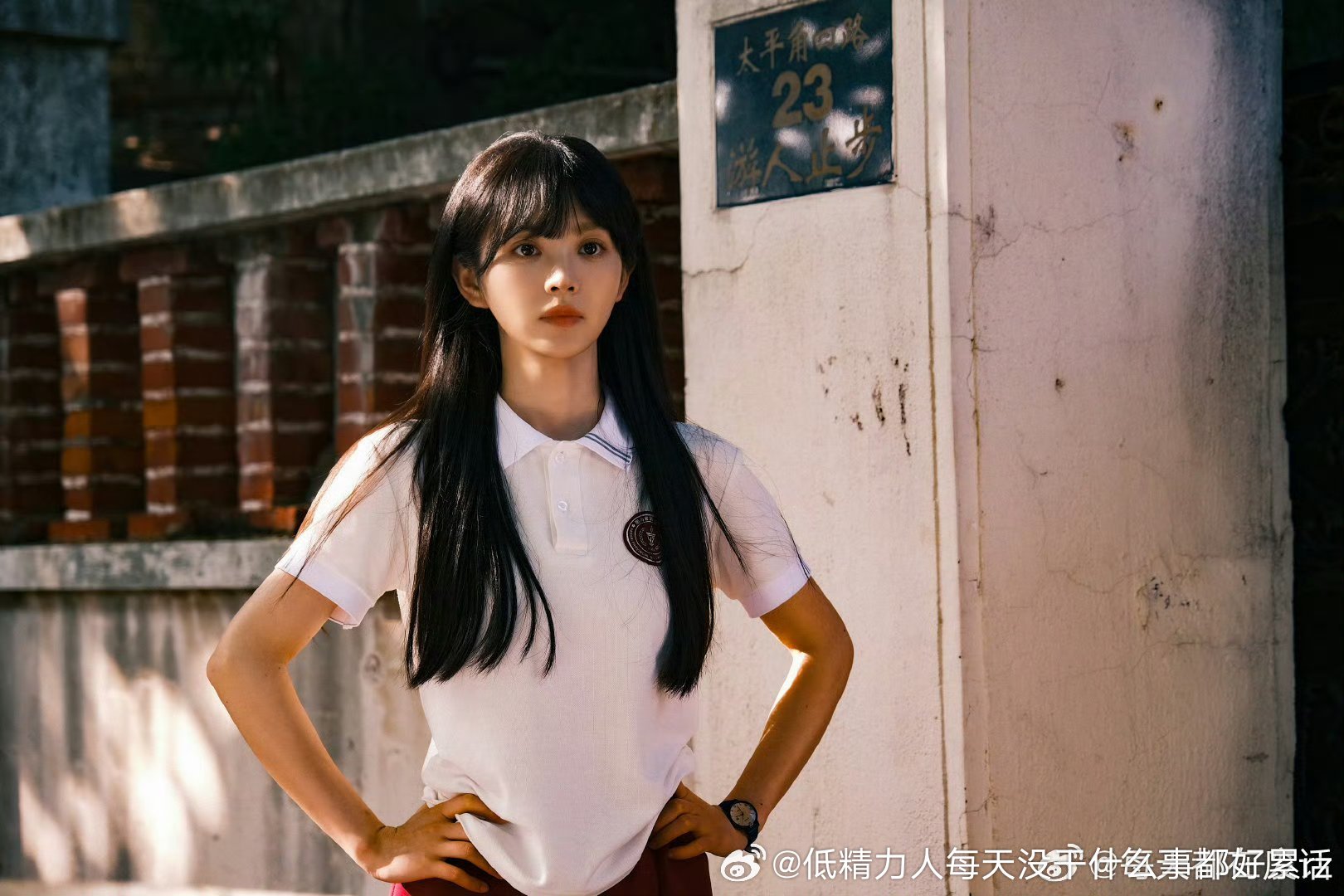 作为校园剧这头发的刘海、发顶太“精心打造”感了 