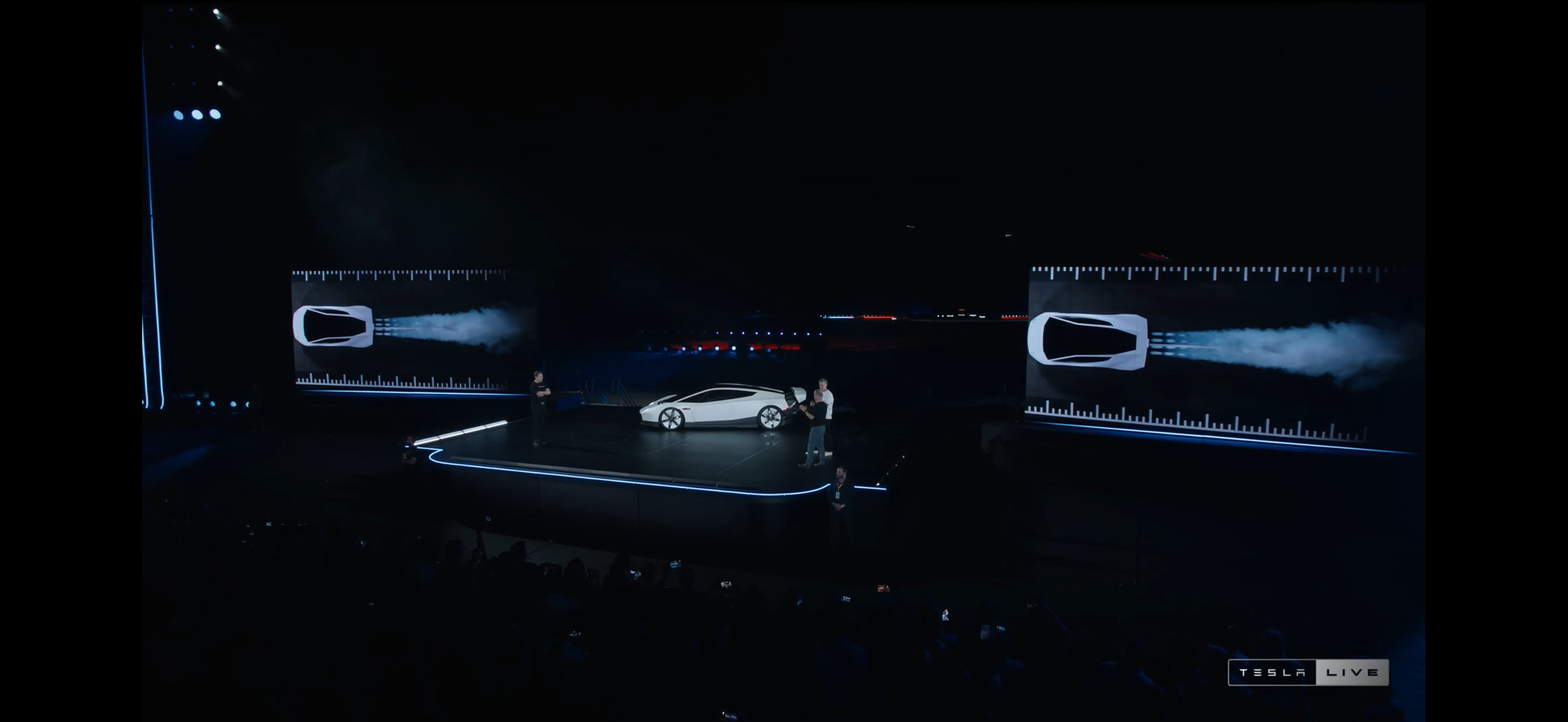 特斯拉 Roadster 和之前公布的造型完全变了，属于新时代的造型了。竟然把零