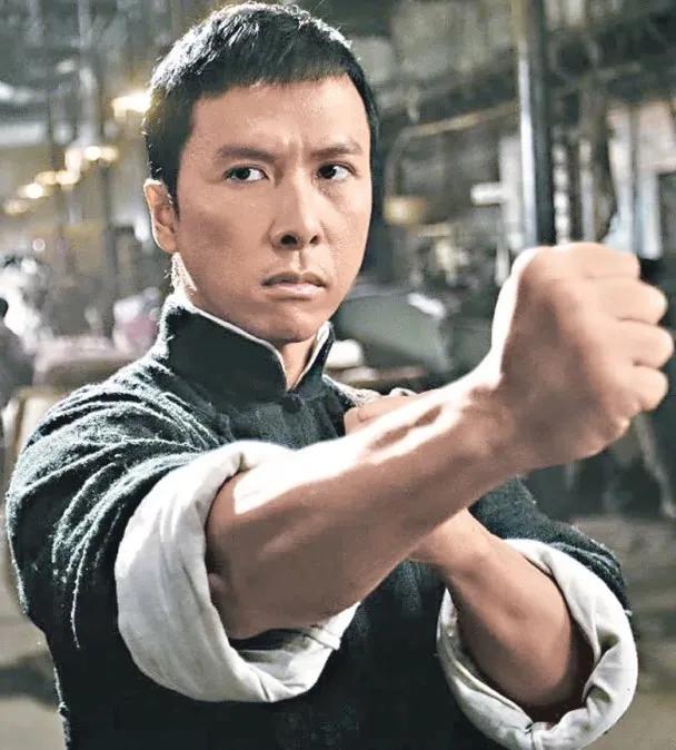 “功夫巨星”甄子丹，登上热搜！

9月5日，久未露面的甄子丹突然在社交平台发文道