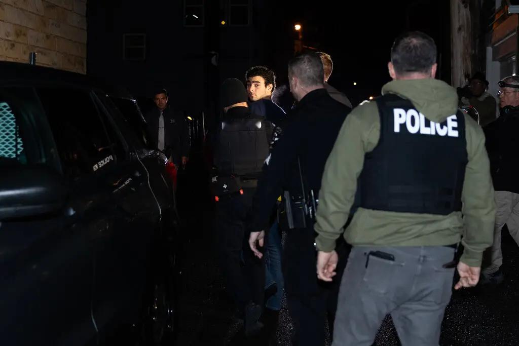 谋杀联合健保CEO的嫌疑人在宾夕法尼亚州被捕 / 纽约时报卢吉·曼吉奥内（Lui