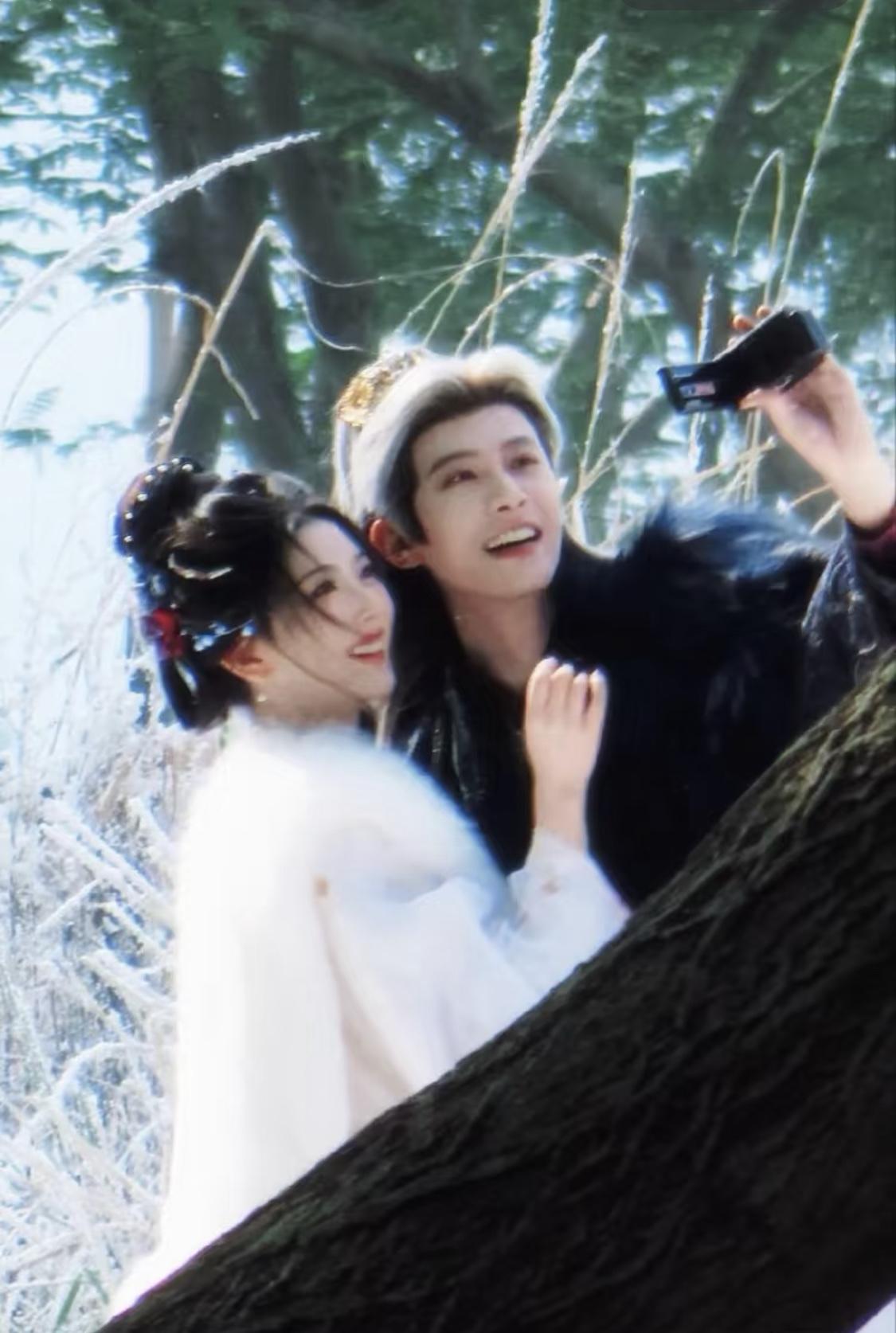 番外篇，齐旻虽然在正常环境中长大，还顺理成章做了太子，却是提心吊胆。

他因为怕