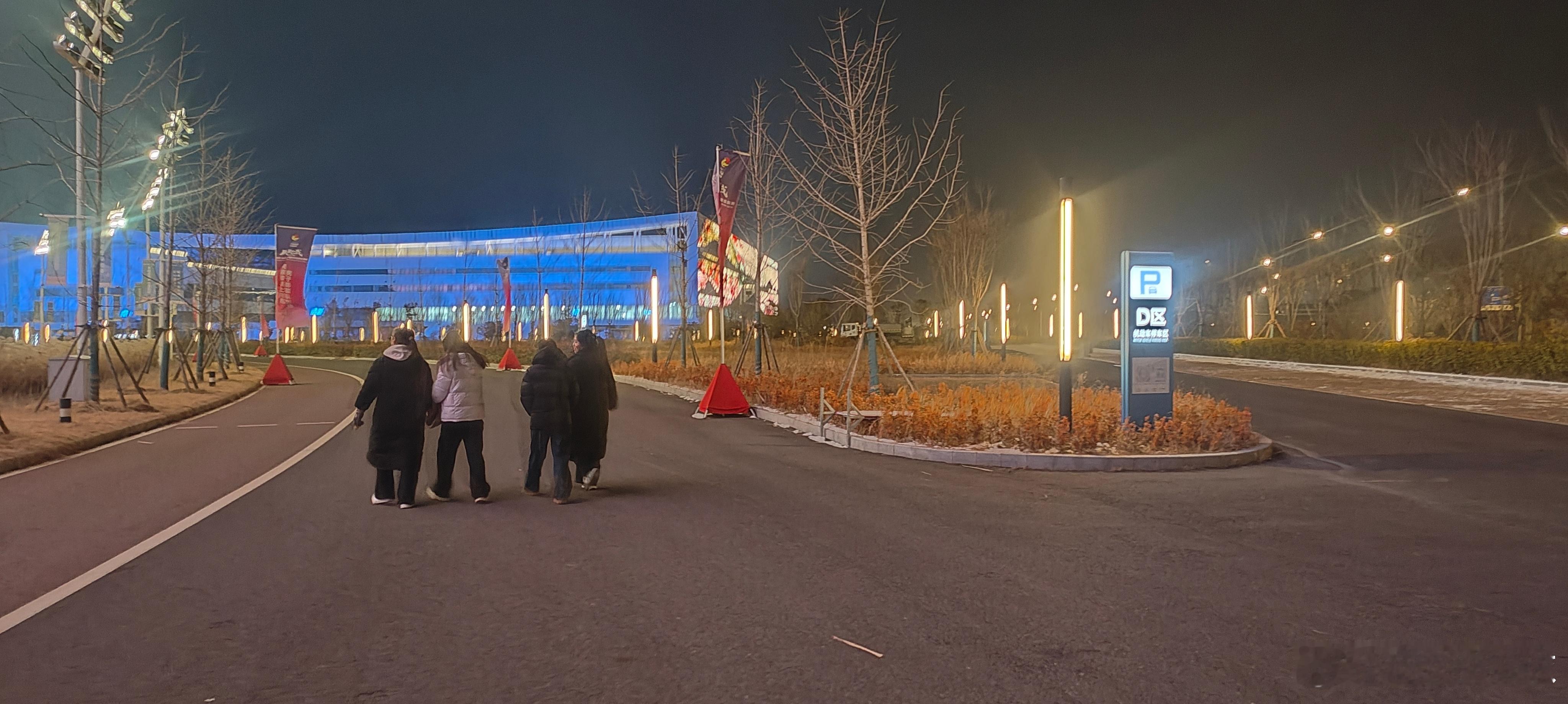 哈哈哈，今天不看篮球，来看看排球，为河南开封清明上河园男排加油助威！！老徐说球之