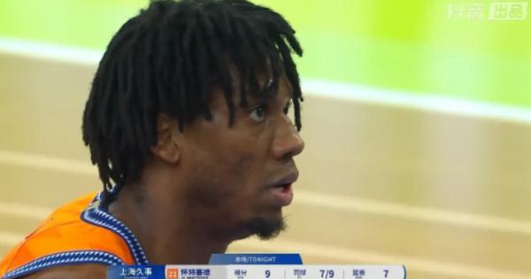 上海久事外援怀特塞德真是太高看斯蒂芬-库里了！昨天怀特塞德在接受媒体采访时，聊到