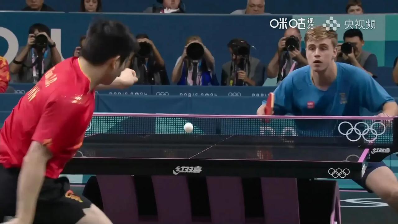 樊振东扳平比分，果然是不负众忘11-9拿下第二局，大比分1-1，希望能够稳住心态