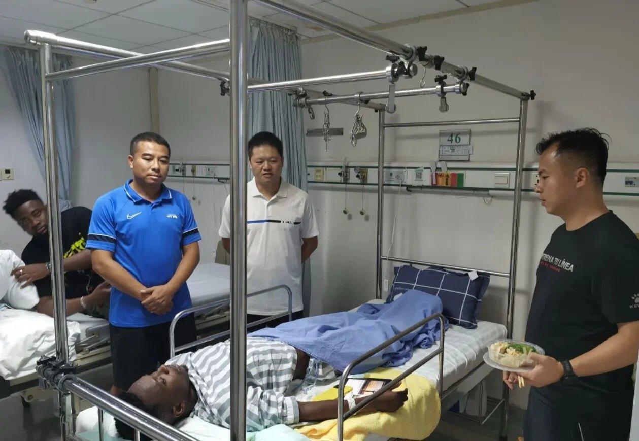对于阿萨莫阿的伤情，你可以怀疑罗马尼亚媒体报道的真实性，你甚至可以认为孙兴波晒出