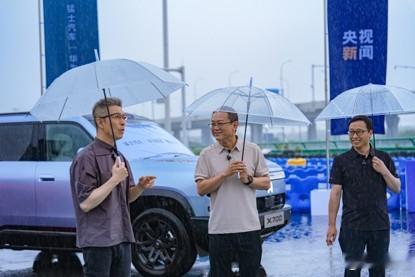 在电影《蛟龙行动》里就开始注意到猛士了，军工基因的那股硬气感确实非常抓人。没想到