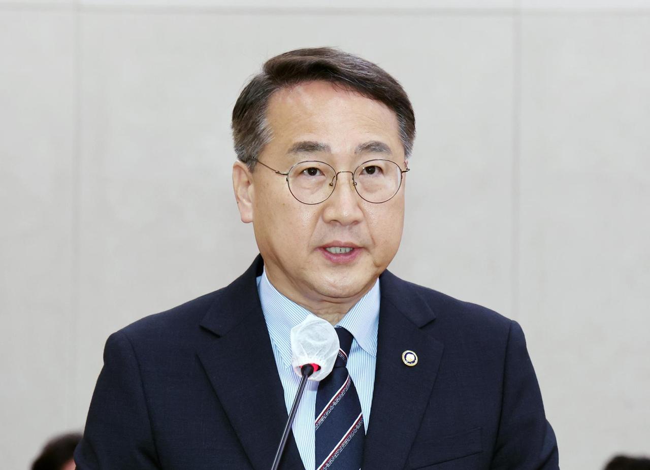 韩国媒体消息，金仁镐通过李在明政府推行的国民推荐制自我推荐获任山林厅长，引发任命