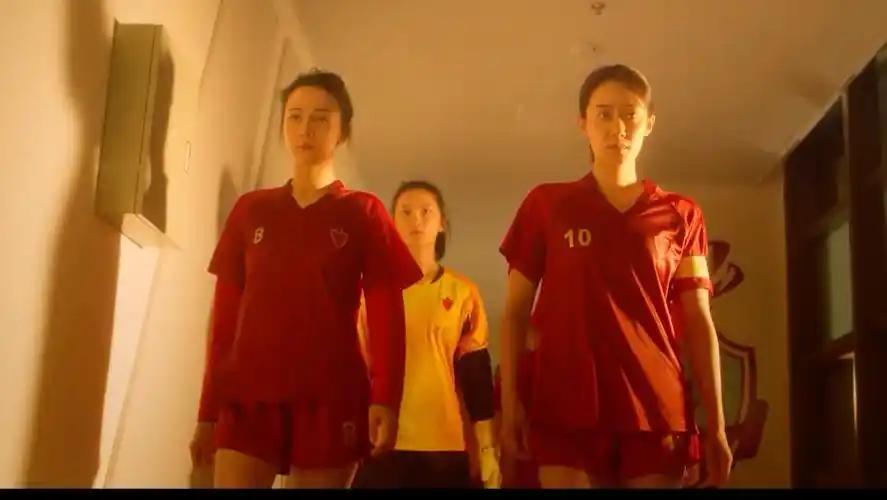 2026年，记者问周星驰：“你为什么要找没有任何作品出圈的张小斐，出演你的新电影