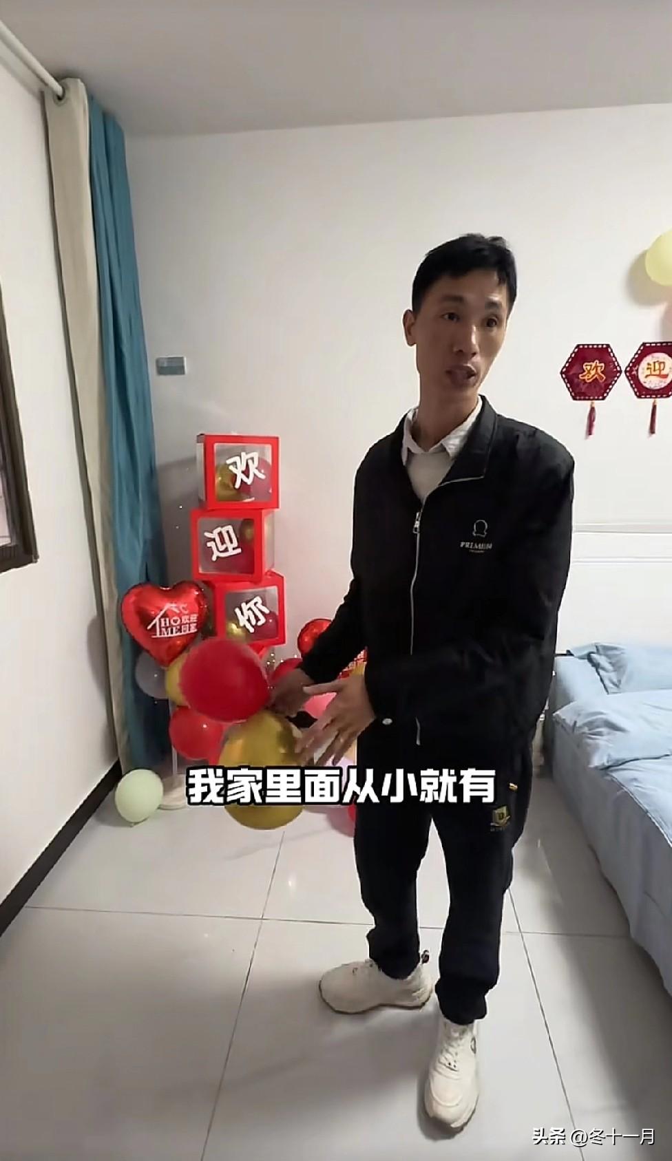 真的是长姐如母，李鑫的姐姐太有心了，在仙桃的老房子里，她给弟弟布置了一个温馨的小