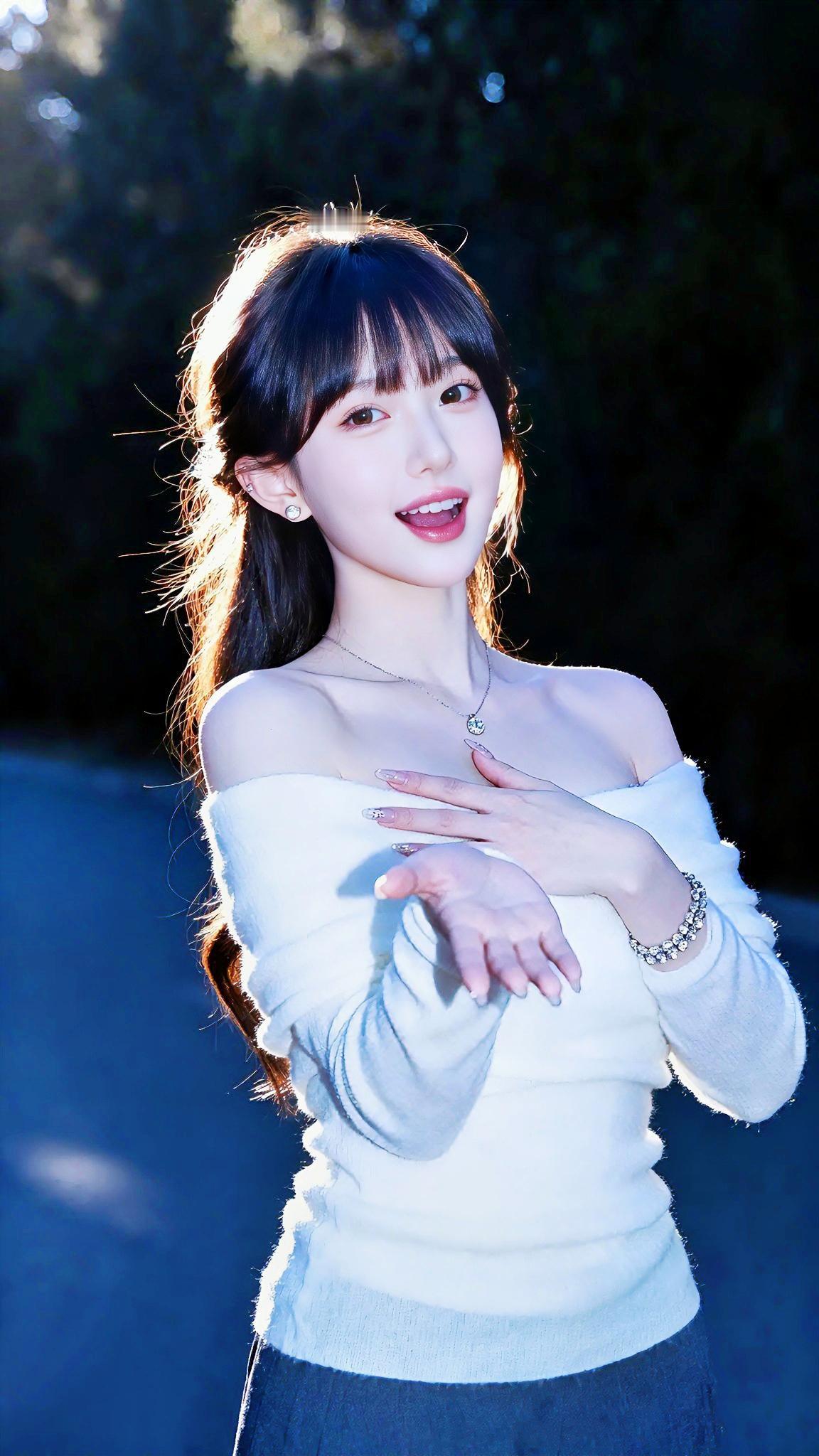 阳光下的甜美少女，温柔一笑，那是心动的感觉