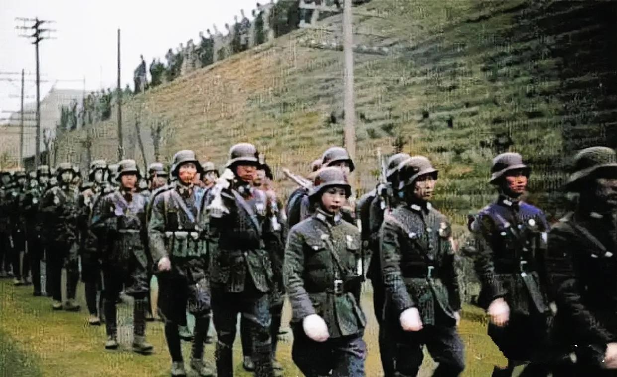 这是国军中唯一能与日军战损比达到一比一的部队，拍摄于1937年淞沪会战期间。

