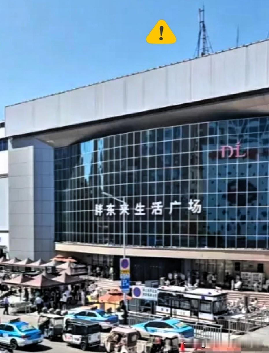 租金从800万直接飙到2400万，这哪是做生意，这是把人当猪宰。房东那点算盘打得
