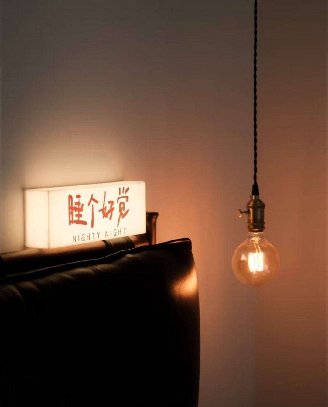 原来自己很少睡过舒服觉现在人睡得床舒服，卧室还可以吹空调，枕头也是贴合颈椎的，但