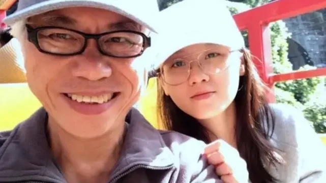 《林靖恩被偶遇乞讨：爷孙恋背后的唏嘘与思考》 近日，有传闻称爷孙恋女主...