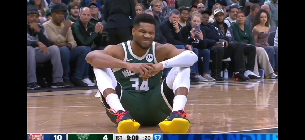 字母哥“拉伤”🆚保罗“谏言”，成年人们你喜欢谁？
他这伤明摆着是交易前的默契保