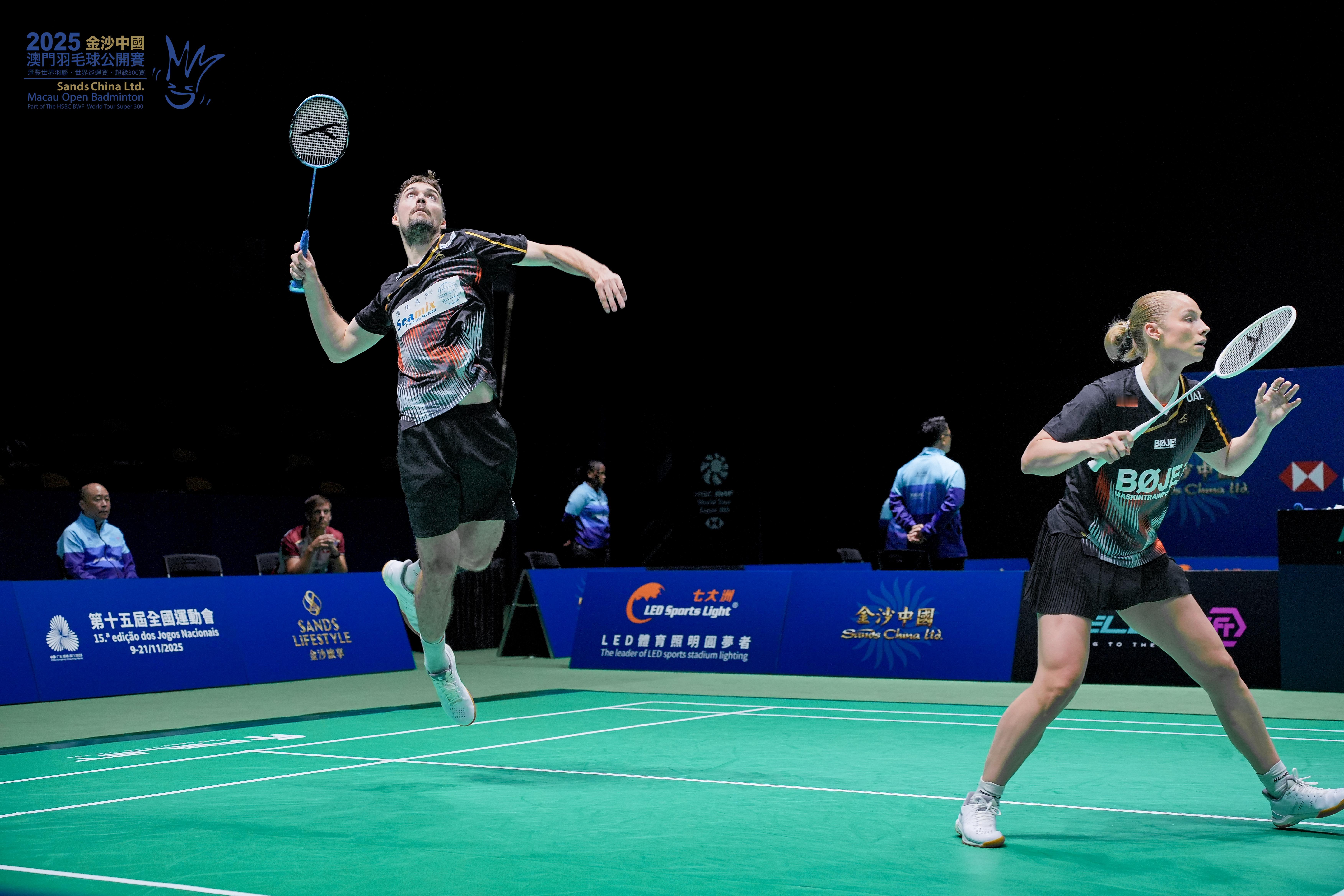 混双决赛：马蒂亚斯/博尔🇩🇰 21-13、21-16 🇲🇾黄显维/赖沛君