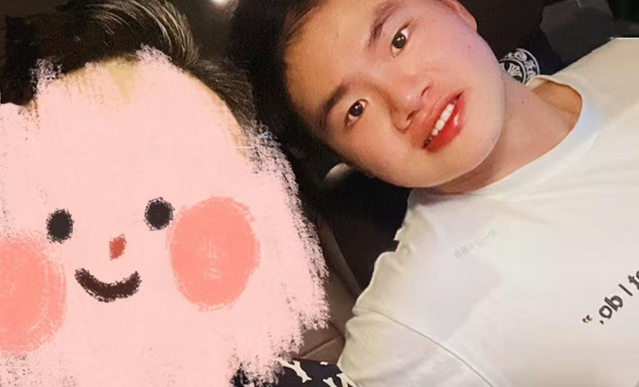 好漂亮，这嘴唇子这么亮是？？？ 