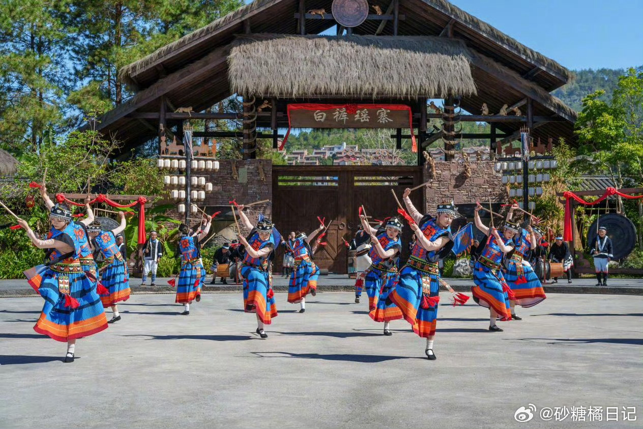 铜鼓声里藏着广西瑶族千年的故事 8月12日（农历六月三十），河池南丹白裤瑶一年一