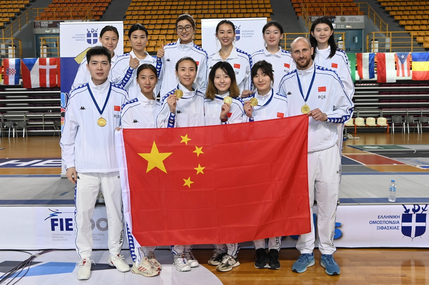 #饶雪怡首枚世界杯个人赛奖牌# 北京时间3月28日，2025-2026赛季国际剑