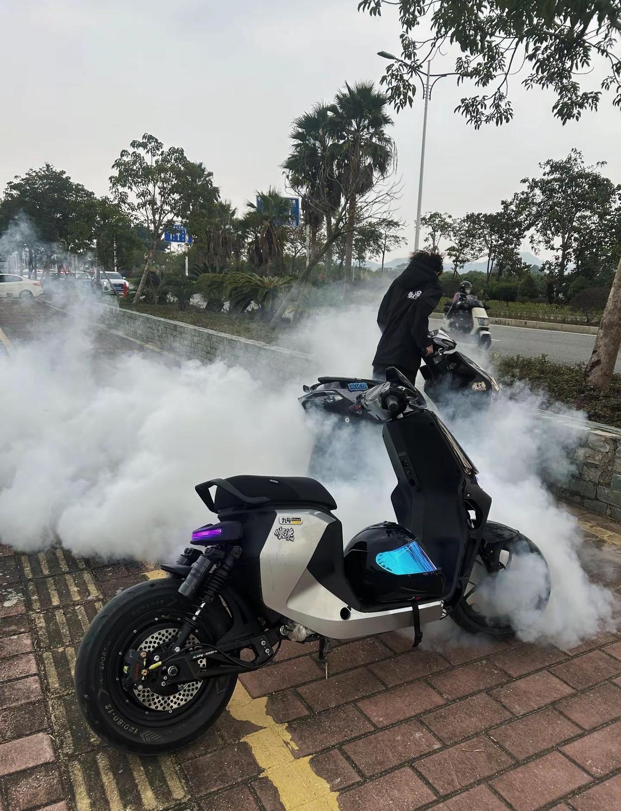 你说你腼腆 那我下腼你可以腆文明骑行 劲战 封闭路段拍摄