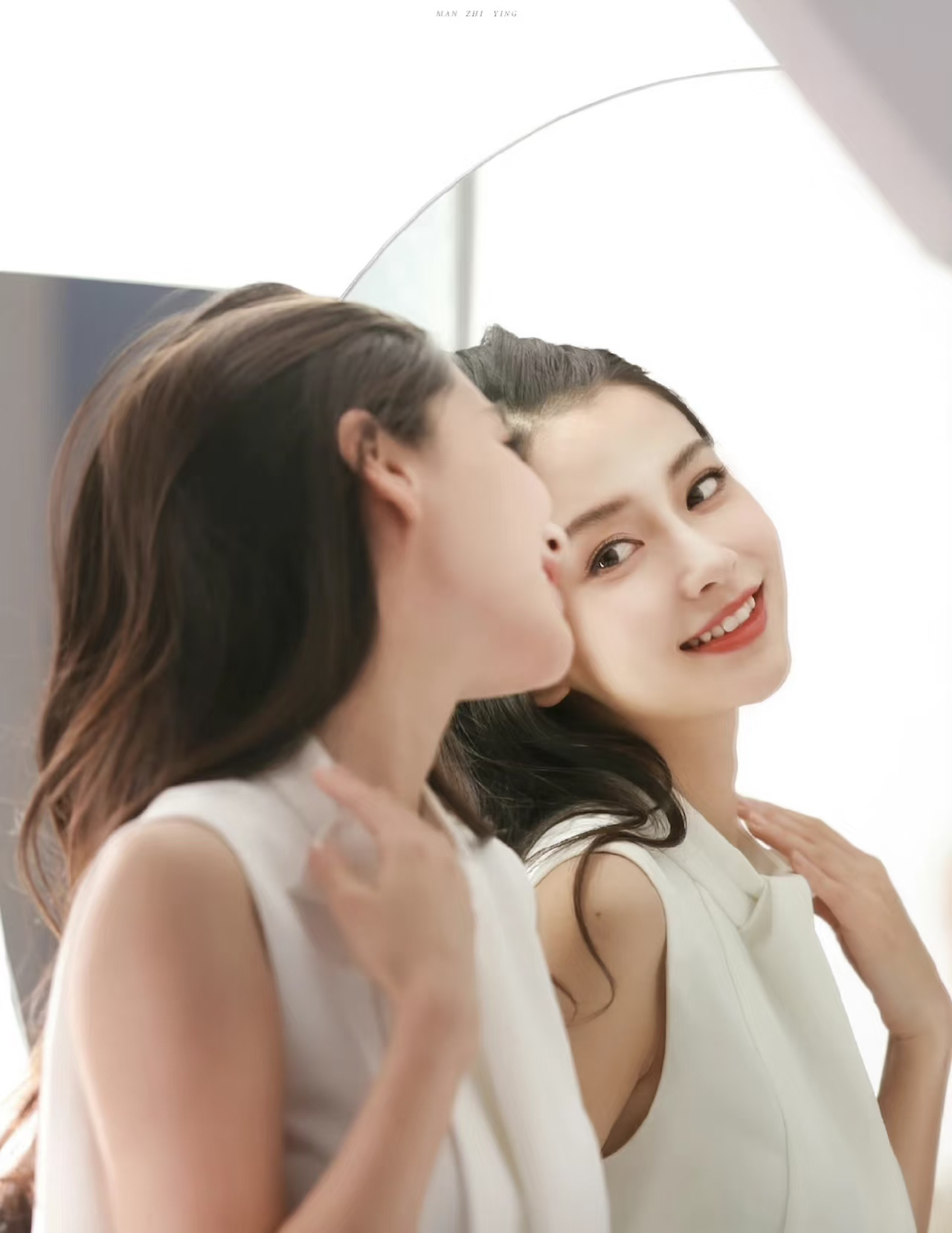 angelababyangelababy 如果你问我幸福吗 我会毫不犹豫的说 遇