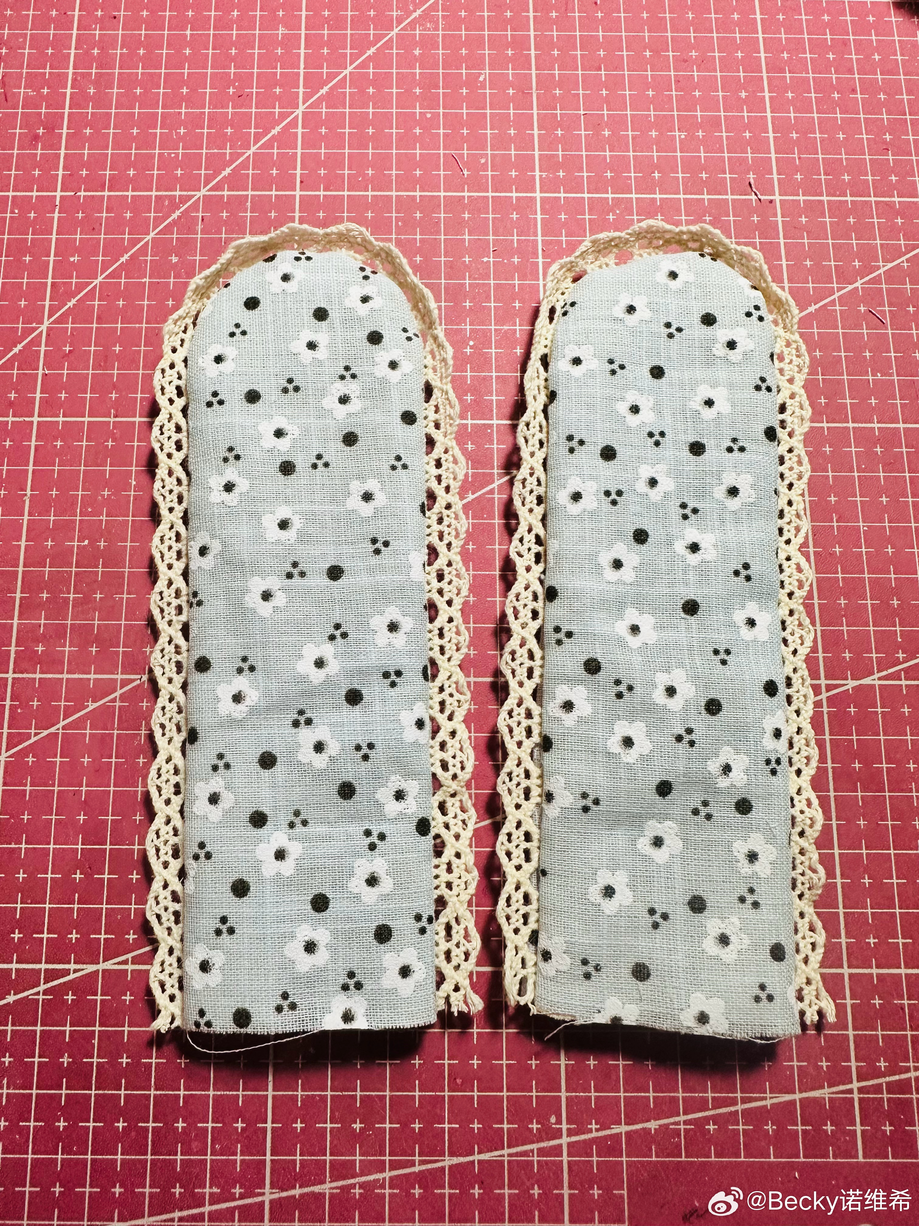 今晚的手缝花边四层缝纫还算满意了~😆😆😆明天再用缝纫机压一道边，就完美~?