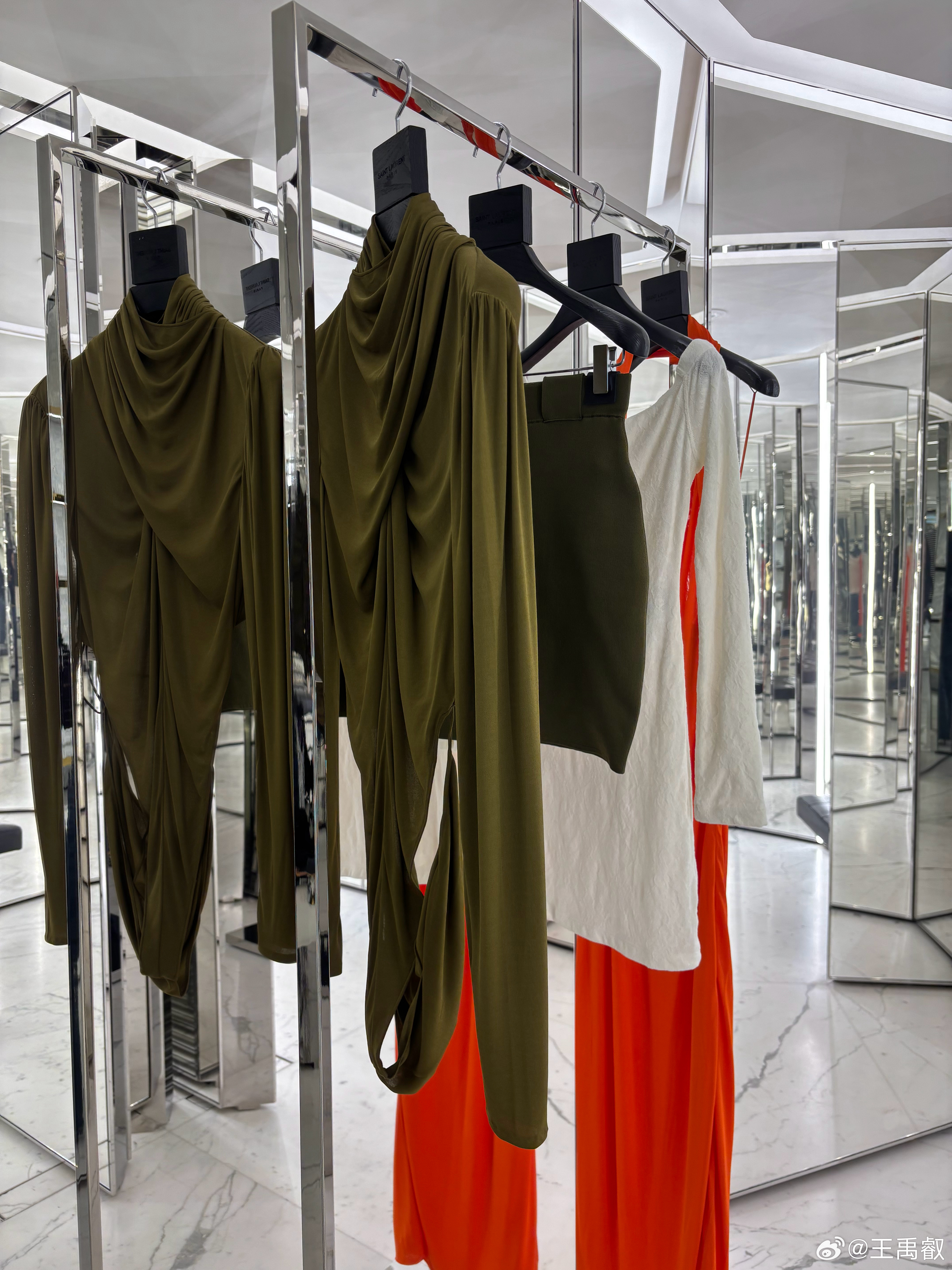 🛍️  ​​​