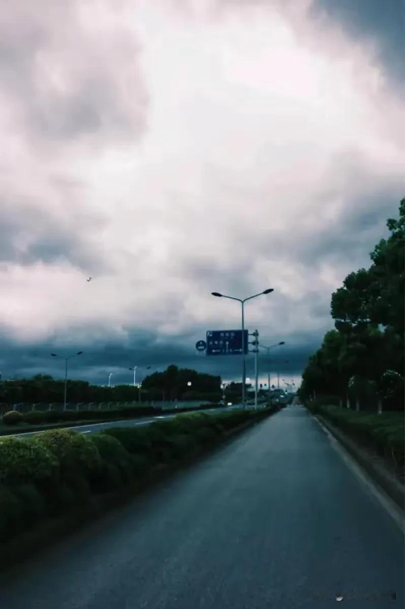 今年第21号台风“康妮”将于10月31日夜间到11月1日对我区带来明显的风雨浪潮