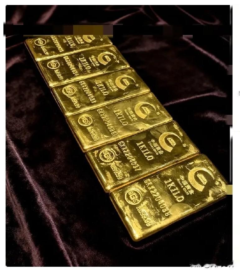 一觉醒来，
发现金价又失控了！
不是因为跌到了800多，而是今天

今天金价又