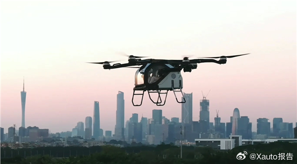 小鹏汇天飞行汽车批量试产下线3月5日，小鹏汇天陆地航母飞行器在广州批量试产下线并