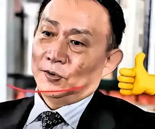 如今中国面临的最大风险，不是美国在南海搞什么航行自由，也不是芯片卡脖子，而是有人
