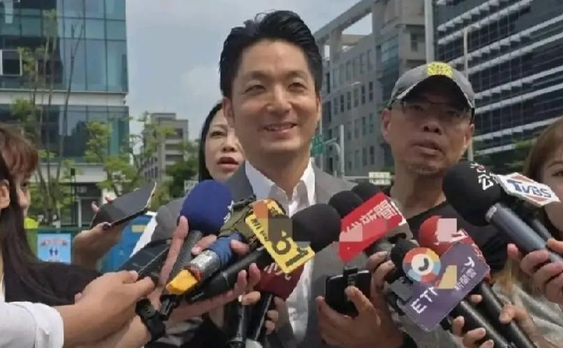 6月2日下午，台北市长蒋万安在议会总质询前被媒体堵到，问的就是日菲启动海域划界谈