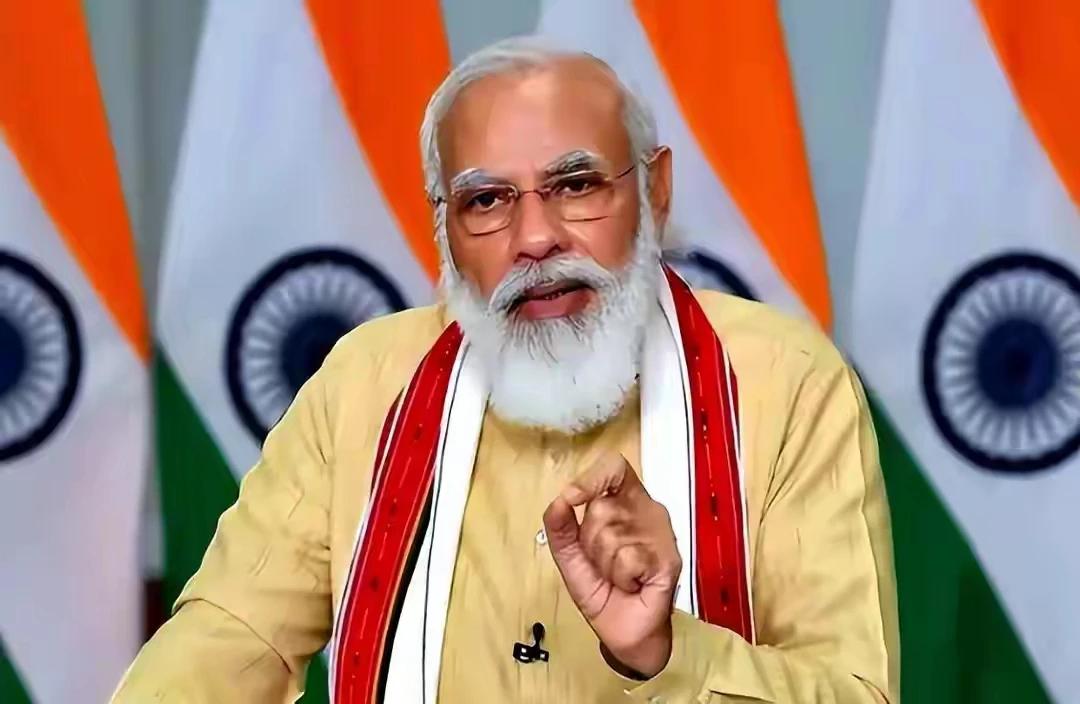 一直搞不明白，为什么身边不少知名人士，如同飞蛾扑火中的飞蛾一般，改籍了印加坡？