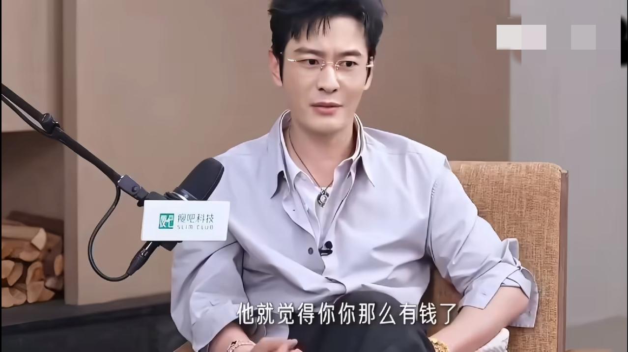 大家都把注意力，
放在黄晓明在内涵谁，
可他真实的表达，是他借钱给别人，后来追债