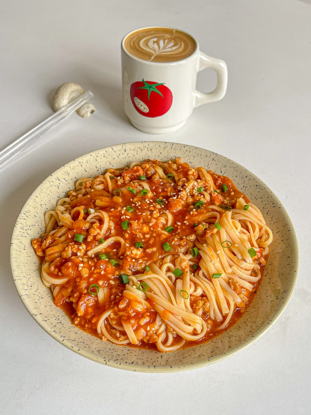 宅家一人食🍅浓郁开胃番茄肉酱面🍝热拿铁☕️