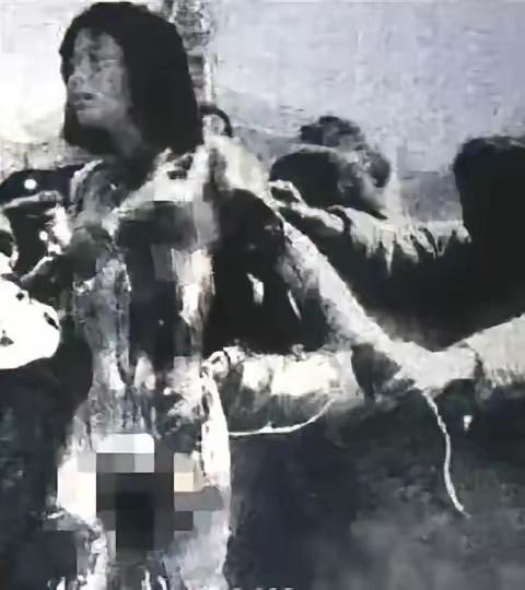 1928年9月19日，她被敌人带到刑场。他们将她衣服扒光，分开四肢绑在木桩上，开