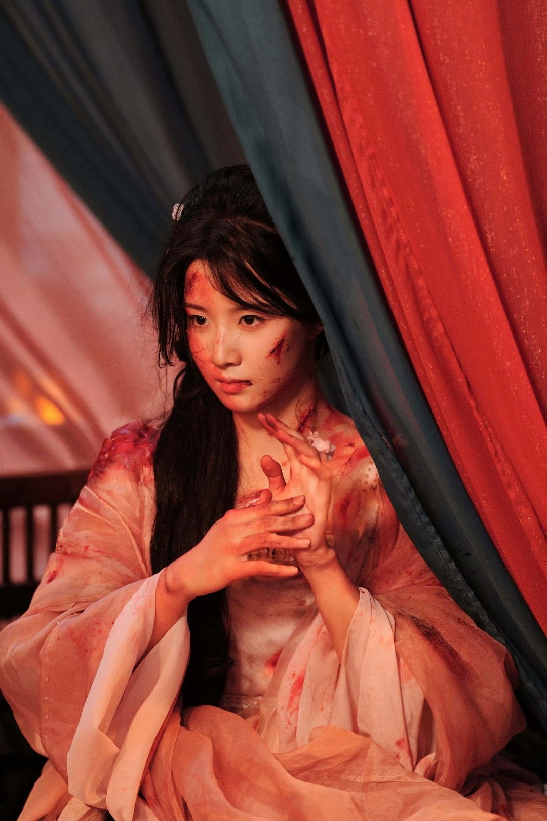 卢昱晓演技已经让我对明意产生母爱了，谁懂啊！这双眼睛会讲故事啊！明明泪光闪烁却偏