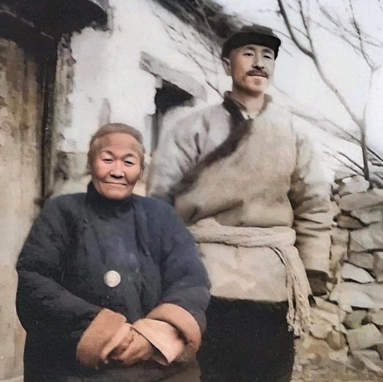 1956年，山东公安拦住一卖酒老汉，他掏出证件后，所有人都沉默了1956年3月，