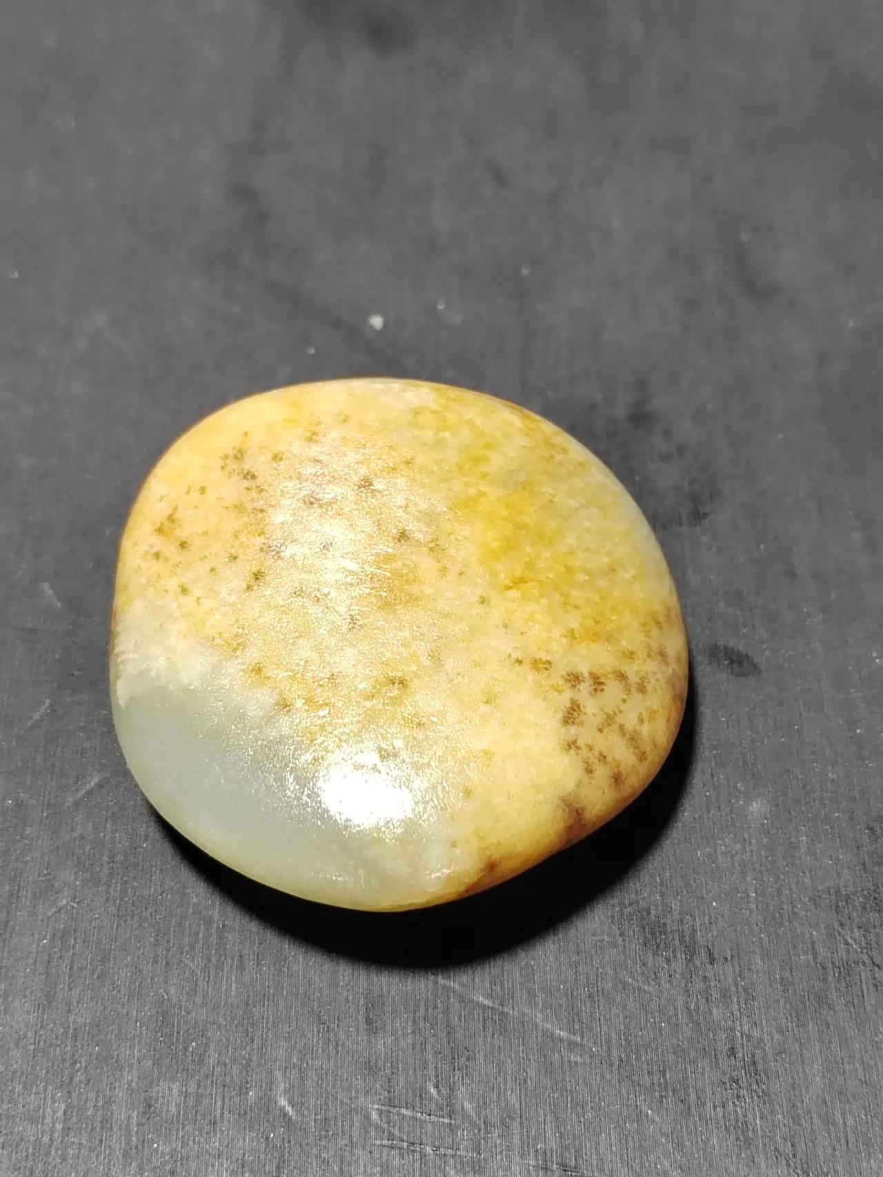现在去新疆捡玉还能捡到吗?能捡到普通观赏玉石，但想收获值钱和田籽料概率极低。和田